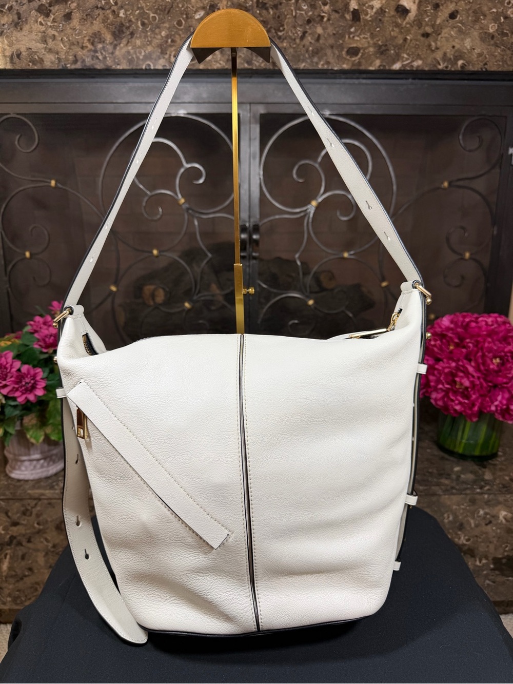 Marc Jacobs White Pebbled Leather Hobo Shoulder Bag - Picture 2 of 6